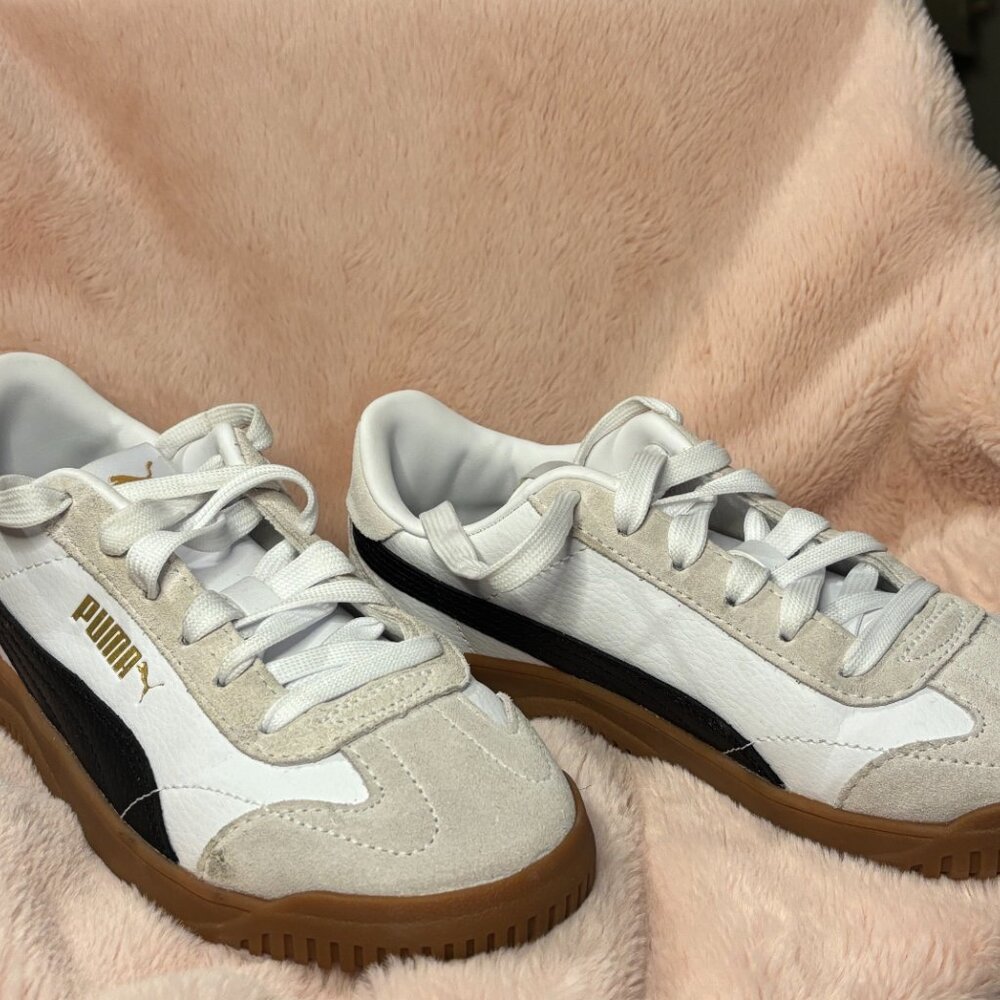 PUMA Unisex-Child Shoes Club 5v5 Sneaker, White Black-Feather Gray, 4 US Big Kid